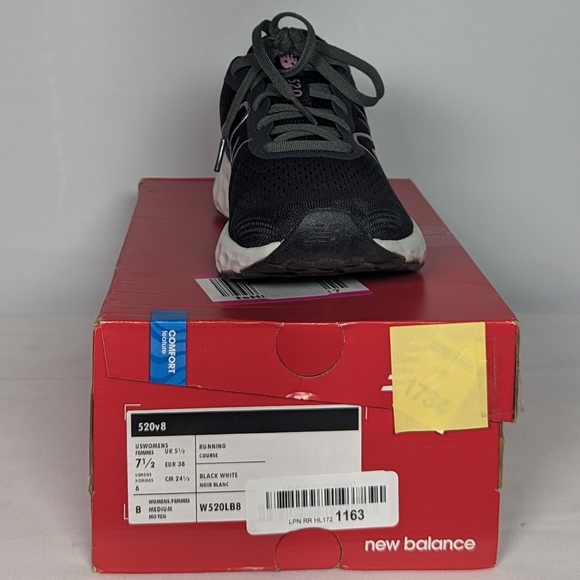 NEW New Balance Womens 520 V8 Running Shoe Sz 7.5 black - Picture 4 of 4
